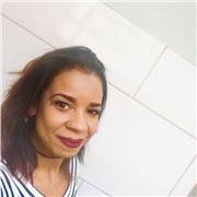 Professora de inglês com vivência de 10 anos no exterior